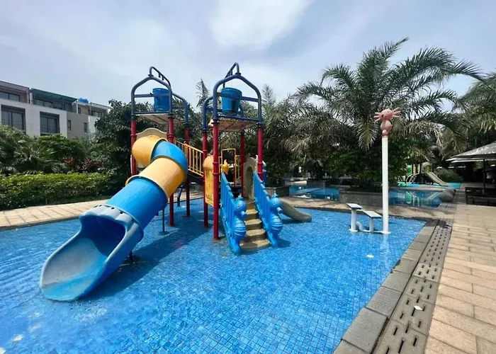 Nguyên Căn, 5 Ngủ, Bể Bơi Chung, Cách Bãi Biển 100m
