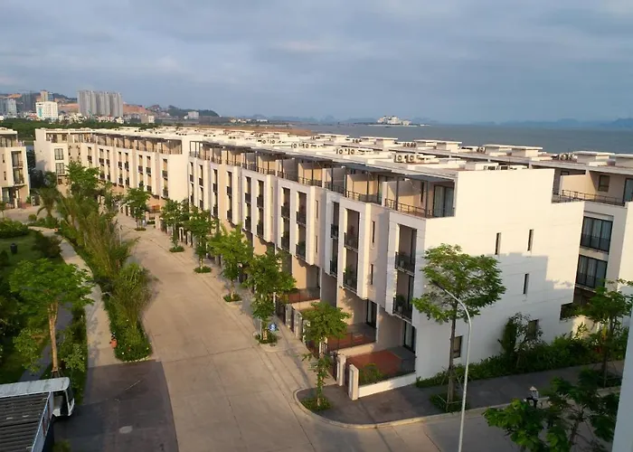Căn hộ Nguyên Căn, 5 Ngủ, Bể Bơi Chung, Cách Bãi Biển 100m