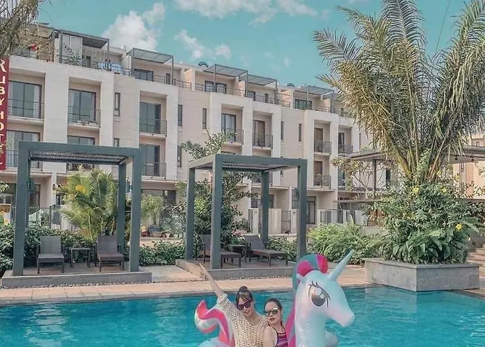 Nguyên Căn, 5 Ngủ, Bể Bơi Chung, Cách Bãi Biển 100m *