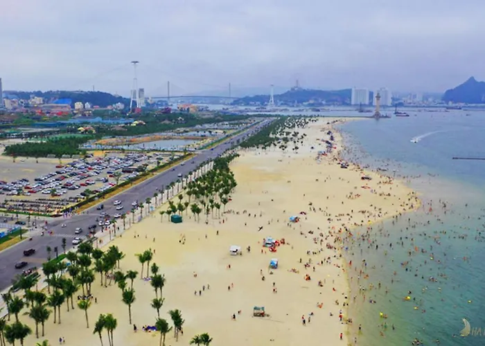 Nguyên Căn, 5 Ngủ, Bể Bơi Chung, Cách Bãi Biển 100m Căn hộ Hạ Long