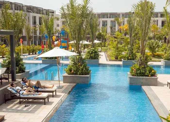 Căn hộ Nguyên Căn, 5 Ngủ, Bể Bơi Chung, Cách Bãi Biển 100m *
