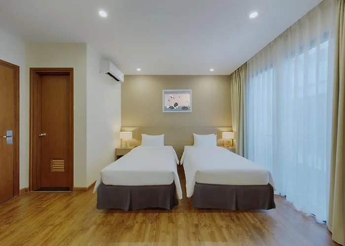 Nguyên Căn, 5 Ngủ, Bể Bơi Chung, Cách Bãi Biển 100m Hạ Long