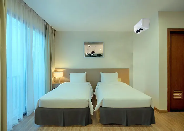Nguyên Căn, 5 Ngủ, Bể Bơi Chung, Cách Bãi Biển 100m * Hạ Long