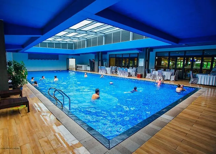 Nguyên Căn, 5 Ngủ, Bể Bơi Chung, Cách Bãi Biển 100m Căn hộ Hạ Long