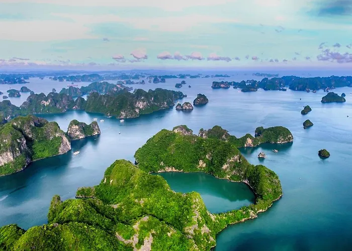 Nguyên Căn, 5 Ngủ, Bể Bơi Chung, Cách Bãi Biển 100m Căn hộ *