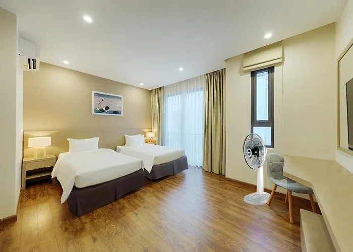 Nguyên Căn, 5 Ngủ, Bể Bơi Chung, Cách Bãi Biển 100m * Hạ Long