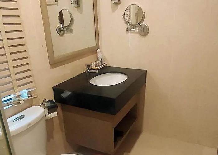 Nguyên Căn, 5 Ngủ, Bể Bơi Chung, Cách Bãi Biển 100m